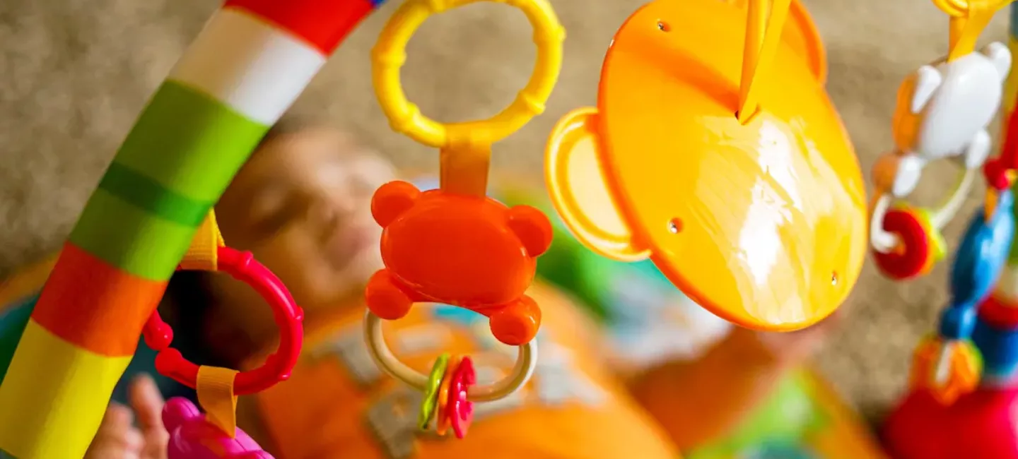 Le guide des jouets d'éveil pour bébé de 0 à 6 mois