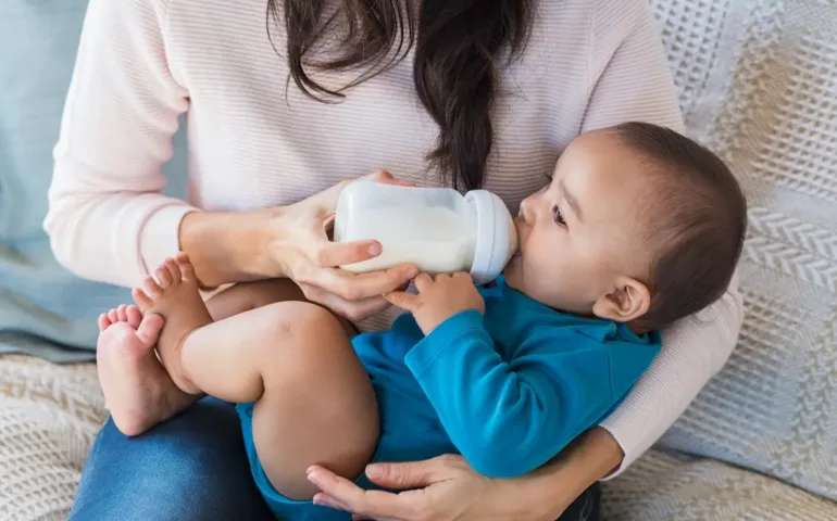 Eau gazeuse et allaitement : mauvaise idée ? - May app