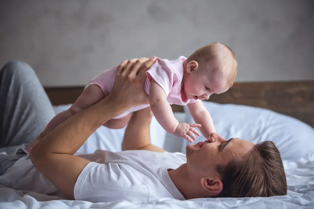 Gazouillis bébé : des premiers sons aux premiers mots may app santé