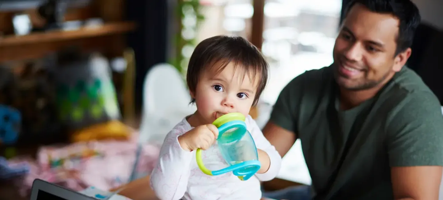 Eau de bébé : quand peut-on donner de l’eau à un bébé ? may app santé