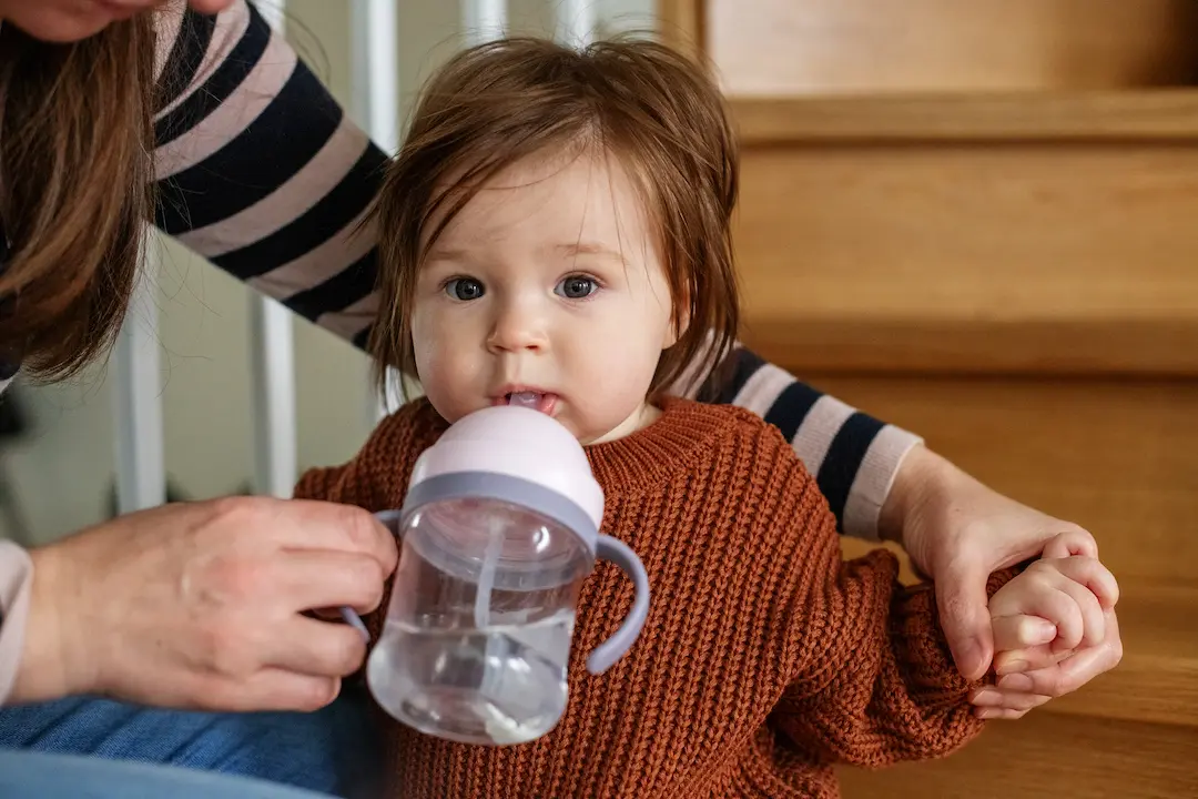 Eau de bébé : quand peut-on donner de l’eau à un bébé ? may app santé