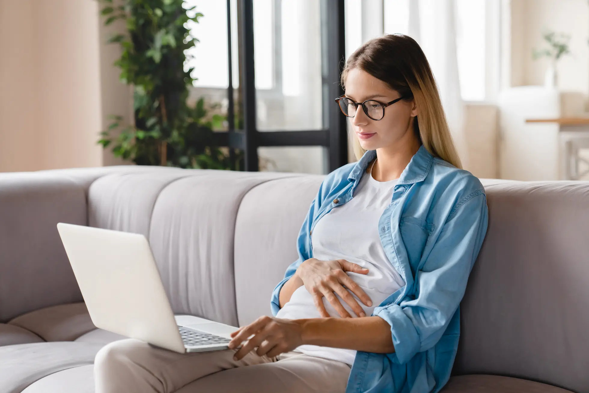 L'accouchement non assisté, ou accouchement ANA, est une pratique alternative d’accouchement à la maison sans assistance médicale. Comment s’y préparer ? Quels sont les risques associés ? Quelles alternatives ? Accouchement ANA : tout savoir. May app santé