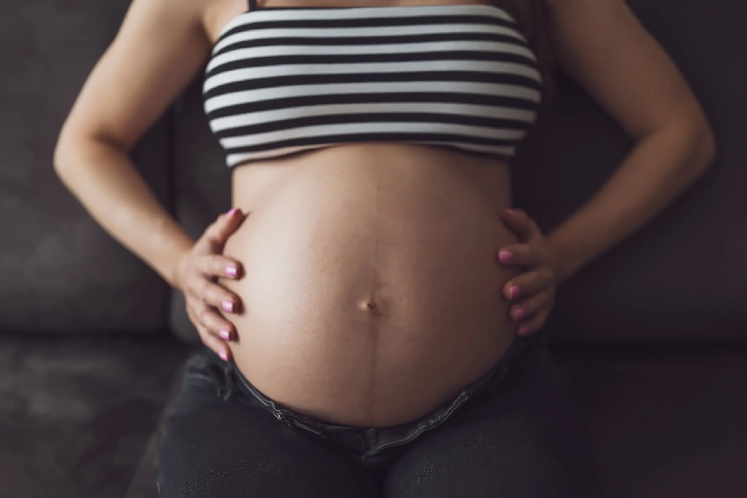 Huiles essentielles et femme enceinte : précautions et conseils may app santé